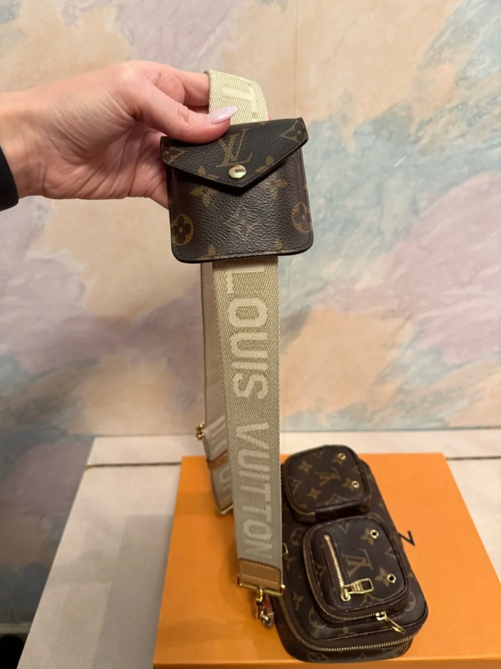 Louis Vuitton Utility Bag - Picture 5 of 11